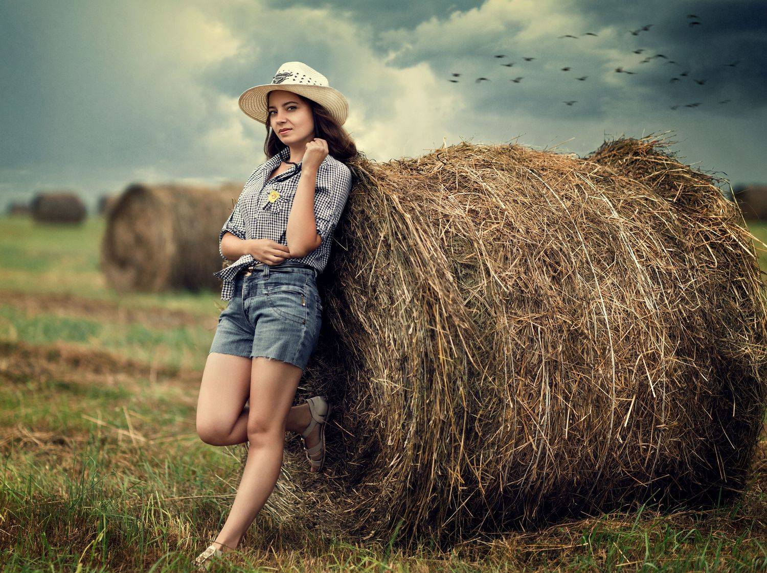 девушка, художественное фото, портрет, женский портрет, лето, сено, сенокос, шляпа, Ренц Геннадий