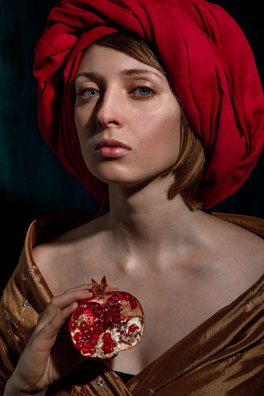 портрет fineart fineartportrait девушка  beautiful Девушка в красном головном уборе фото превью