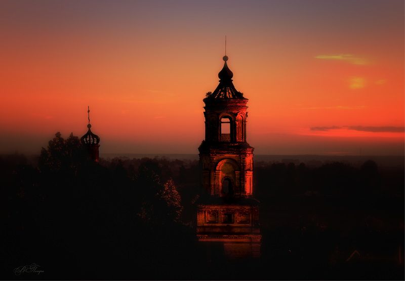 Старая колокольня фото превью