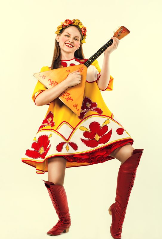 девушка, студия, художественное фото, портрет, женский портрет, балалайка, русь, фольклор, русский народный костюм, этно, творчество, венок *** фото превью