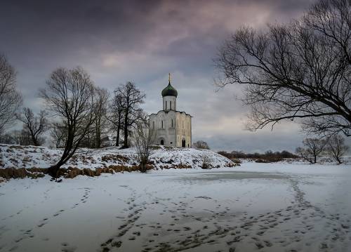 В весенних сумерках...