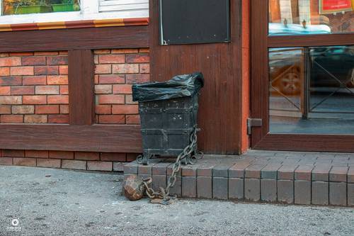 «В кандалах»