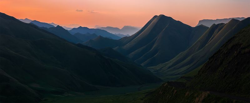 природа, пейзаж, горы, кавказ, природа россии, дикая природа, закат, свет, облака, вечер, весна, дагестан Горный Дагестан фото превью