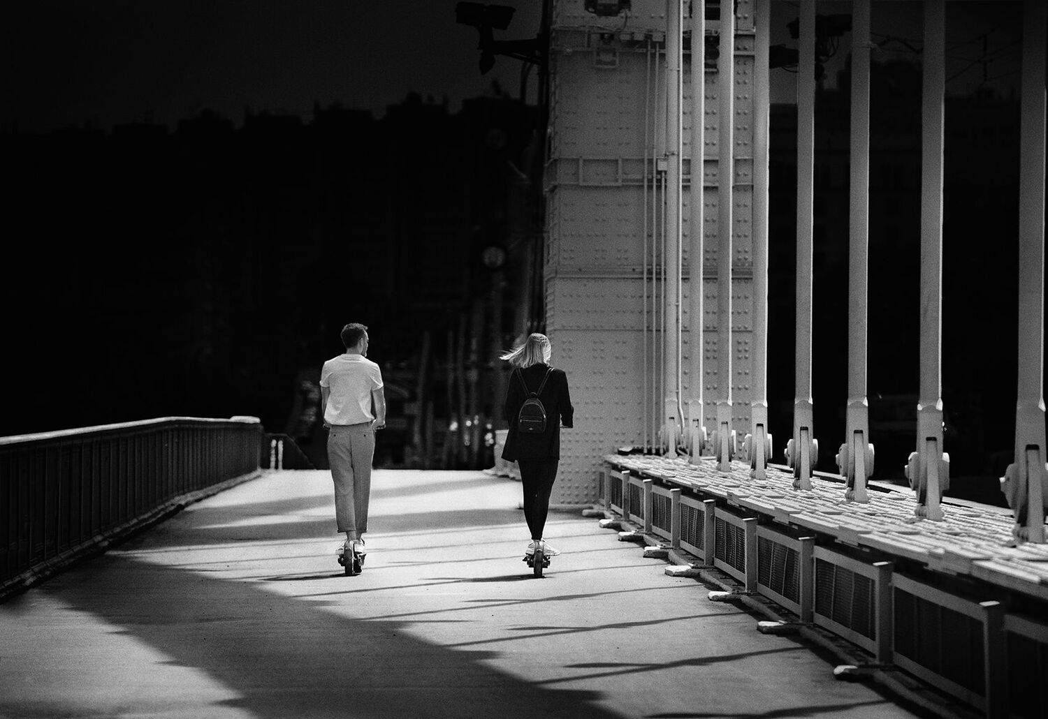 чб фото, уличная фотография, двое, лето, Vera Trandina