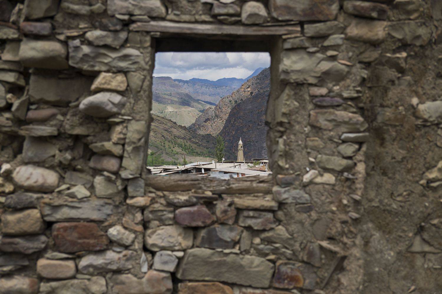 кавказ, дагестан, гуниб, корода, дом, окно, руины, село, архитектура, история, мечеть, минарет, башня, крыши, горы, небо, камни, кирпич, стена, путешествие, Сергей Козлов