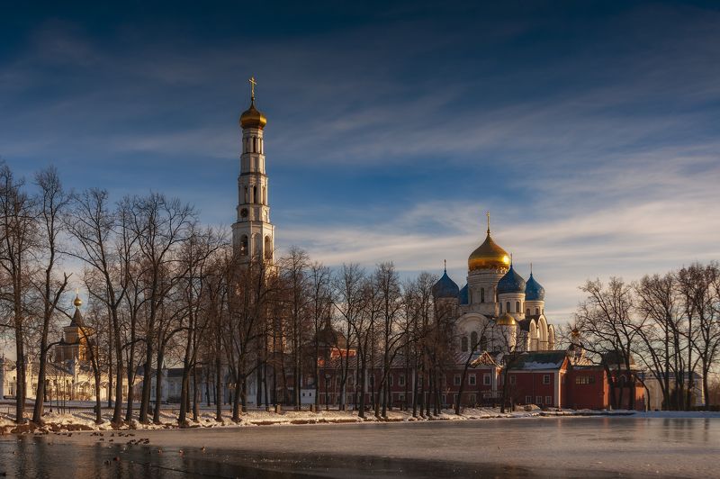 подмосковье, монастырь, весна, пруд Воскресный день фото превью