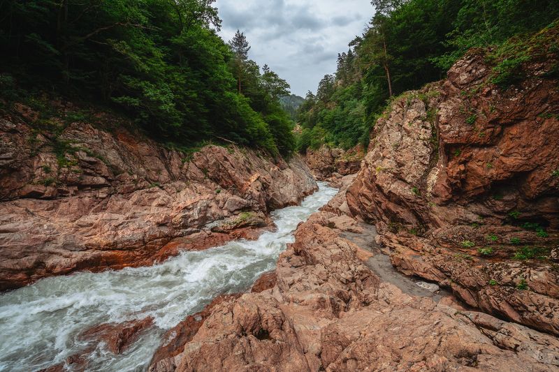 Мраморный каньон на реке Белая, Республика Адыгея, Россия фото превью
