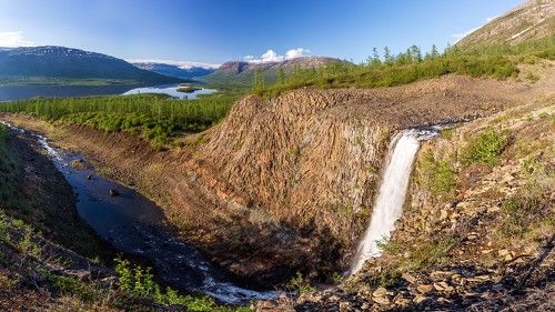 Весенний водопад