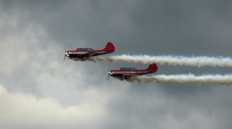 Flugzeuge, Luftfahrt, Reportage, авиашоу, высший пилотаж, гражданская авиация, дым, небо, петля нестерова, репортаж, самолёт, спорт, як-52 \