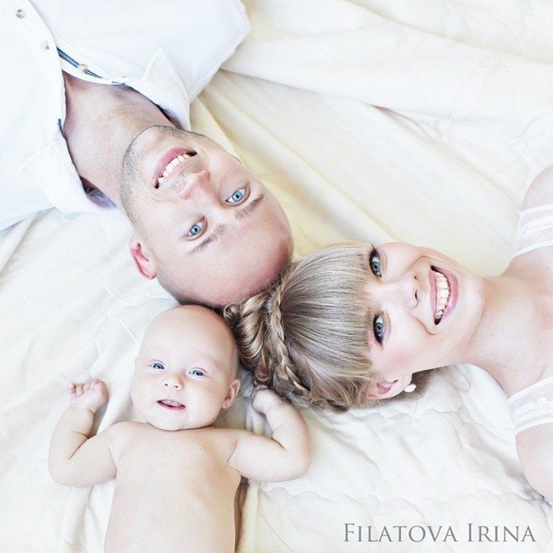 cheerful family фото превью