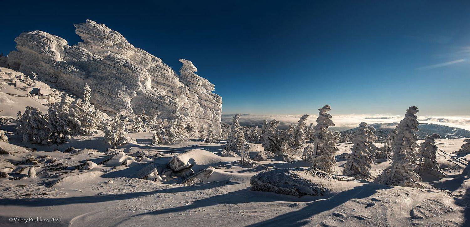 утро, утренний свет, скалы верблюды, кедры, пихты, снег, иней, сугробы, зима, гора курган, шерегеш, горная шория, сибирь, Валерий Пешков
