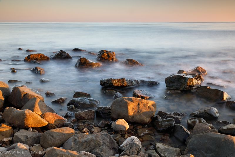 море, закат, камни Золото заката фото превью