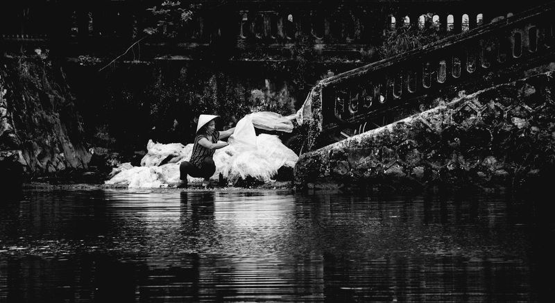 #vietnam#hue#women washing things in the river фото превью
