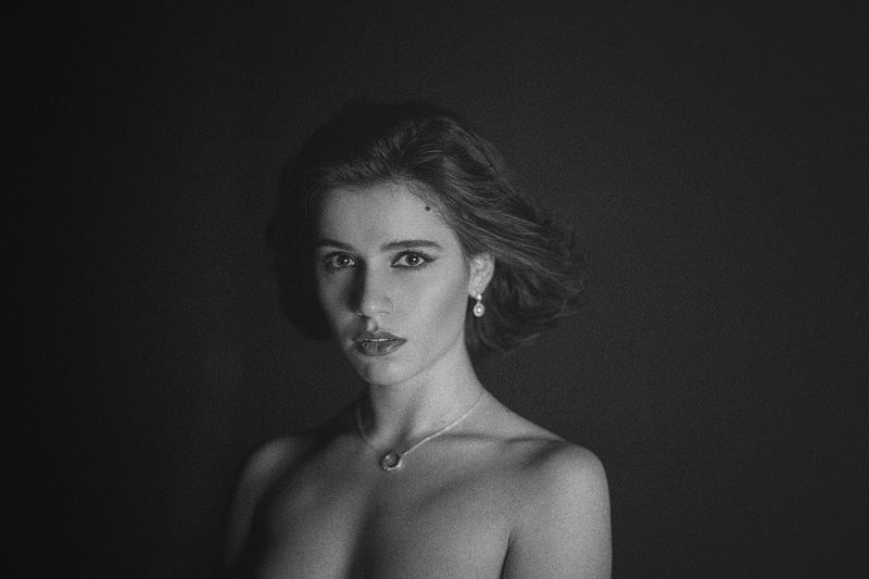 девушка,жанр,портрет,фотография,модель,арт,portrait,photography, middle,nature,soul,свет,girl,canon 35mm, woman,monochome,ню,гламур *** фото превью