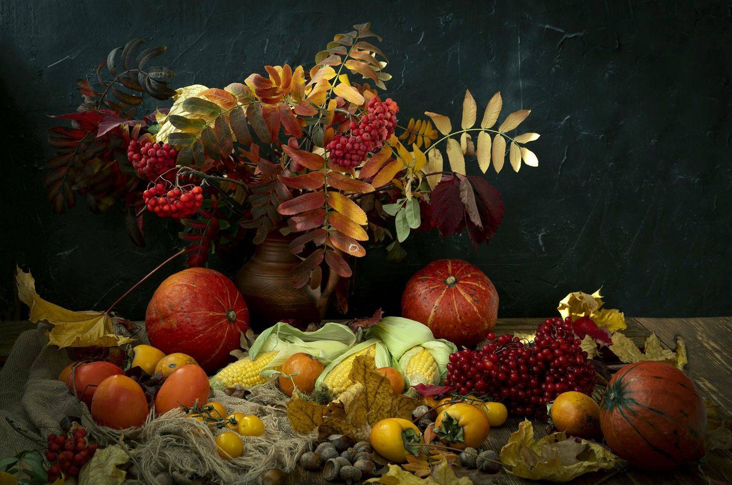 Натюморт, тыква, кукуруза, хурма , желуди, калина, рябина, мешковина, дерево, листья, фон, красный, желтый, оранжевый, черный, Artur Kochiev