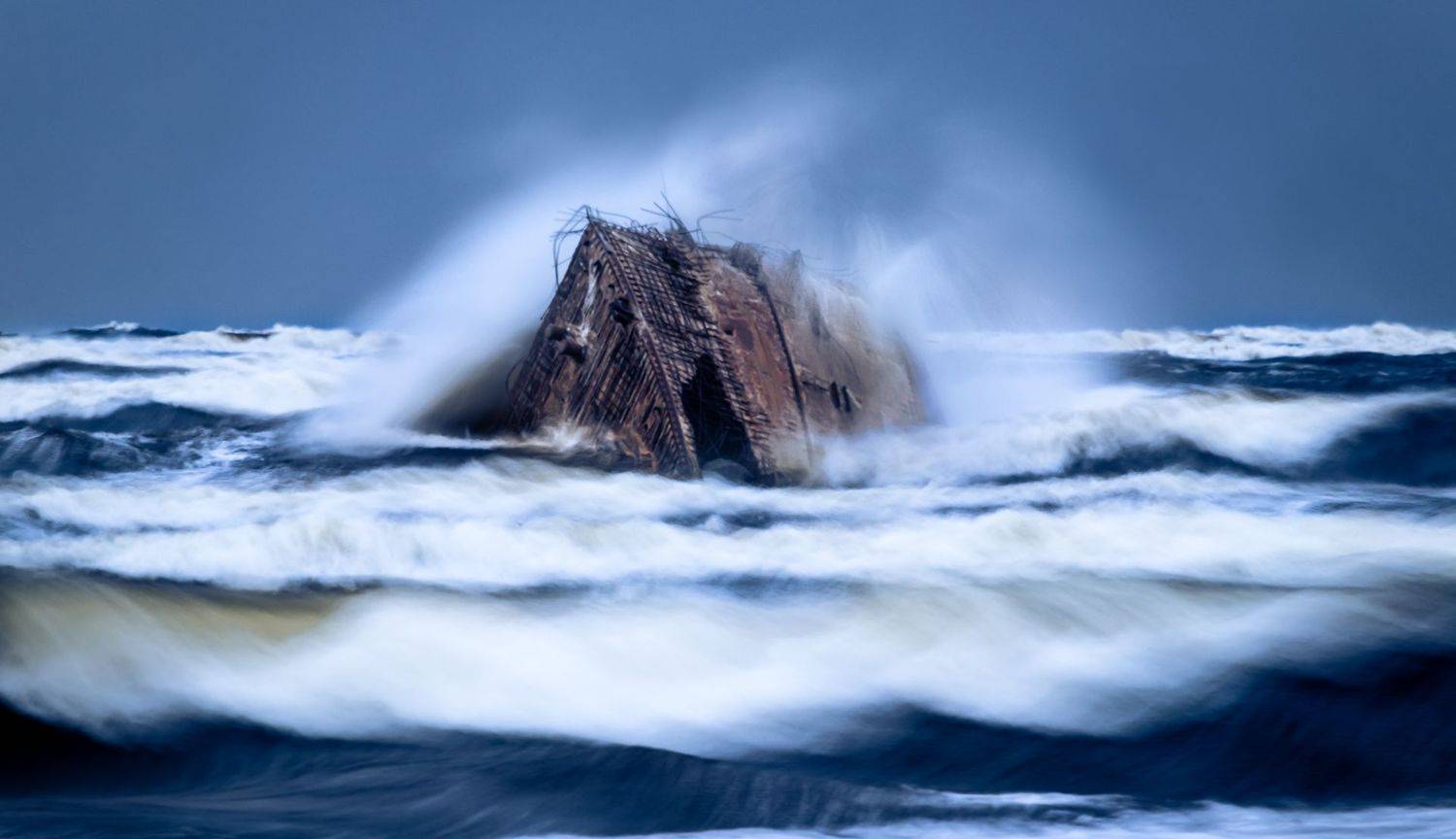 море, волны, корабль, шторм, Парфентьев Антон