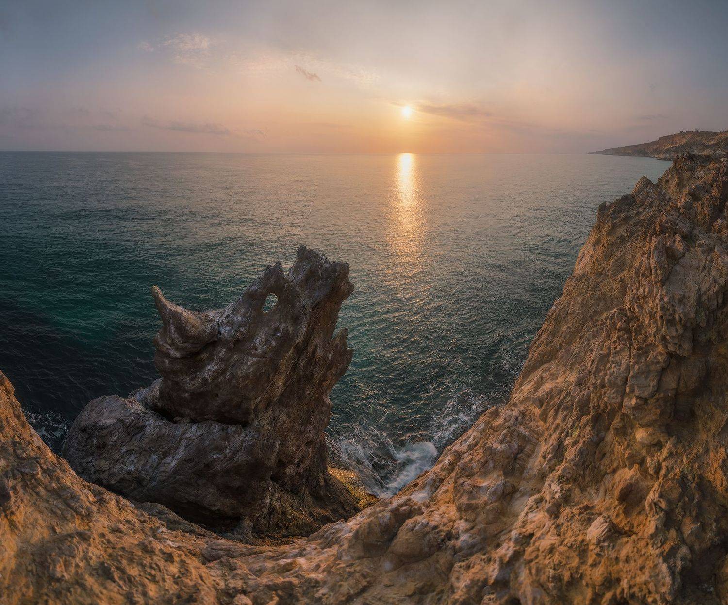 крым, севастороль, фиолент, мыс виноградный, скала дракон, весна, закат, Николай Мысливцев