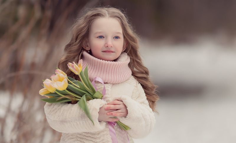 Алиса и тюльпаны фото превью