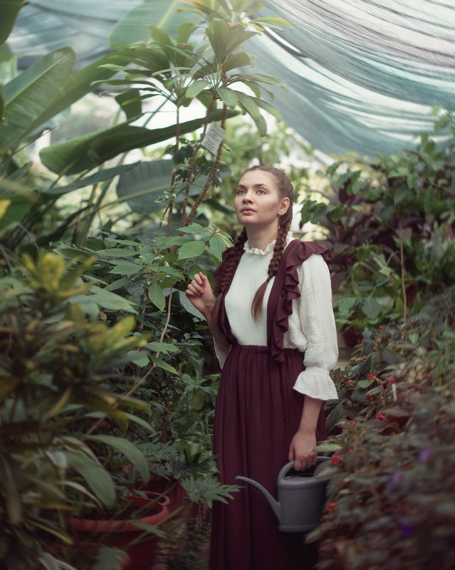 девушка, оранжерея, лето, весна, портрет В оранжерее фото превью