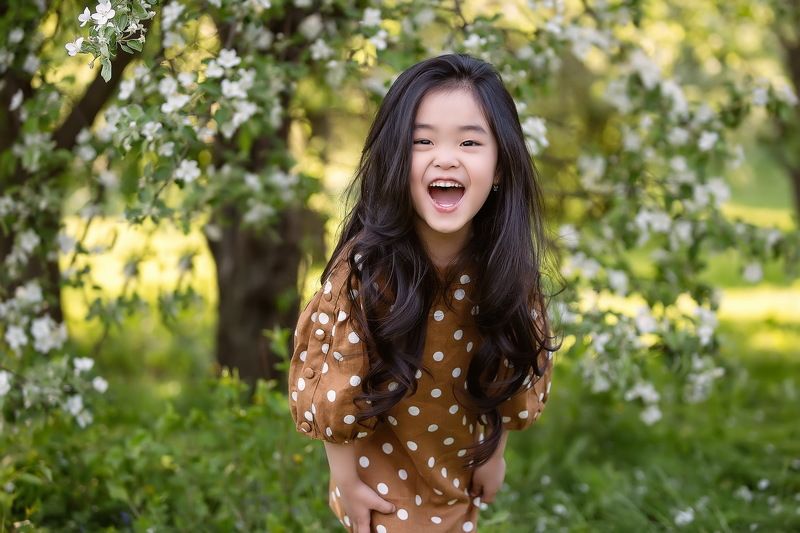 девочка, весна, цветеение Smile фото превью