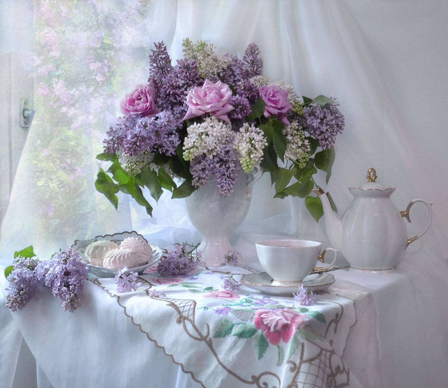 still life, натюрморт, цветы, фото натюрморт, весна, май, сирень, фарфор, чашка чая, настроение, розы, Колова Валентина