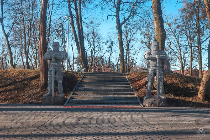 рыцари, скульптура, Багратионовск, Россия, парк, охрана,2022год, вход, Война и мир, путешествие «Рыцари» фото превью