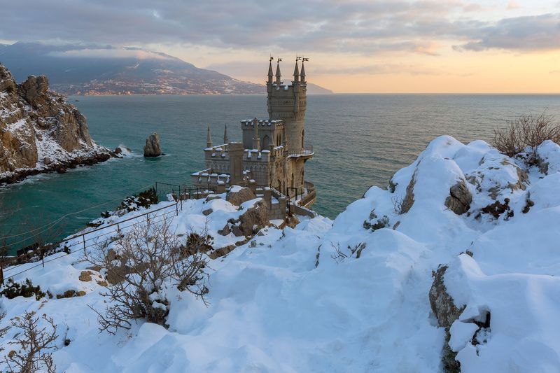 ласточкино гнездо, ялта, крым, ай-тодор, мисхор, черное море, ялтинский залив, мартьян, гаспра, мыс ай-тодор, аю-даг Зима в Ялте фото превью