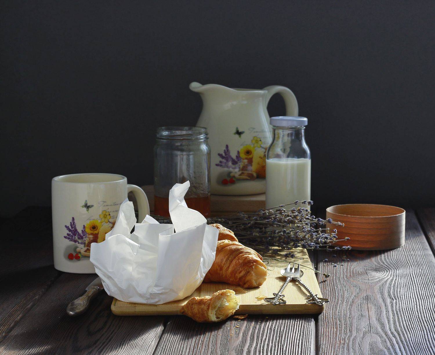 натюрморт, фотонатюрморт, весна, лаванда, сыр, камамбер, круассаны, завтрак,  наталья казанцева, Наталья Казанцева