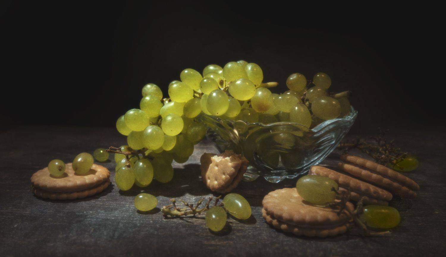 виноград,сладость,гроздь,спелый,вкус,еда,печенье,ваза,тёмный, Володин Владимир Владимирович