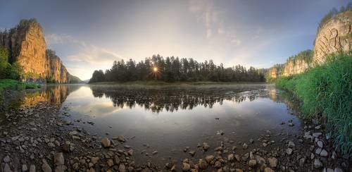 На берегу Лунной реки