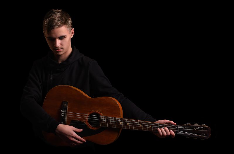 Гитарист фото превью