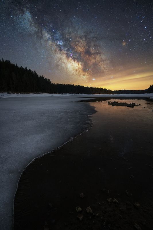 The line between winter and spring фото превью