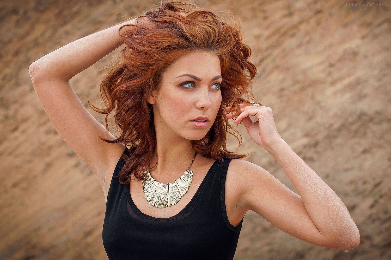 портрет, девушка, рыжая, веснушки, горы,  Kerry Moore