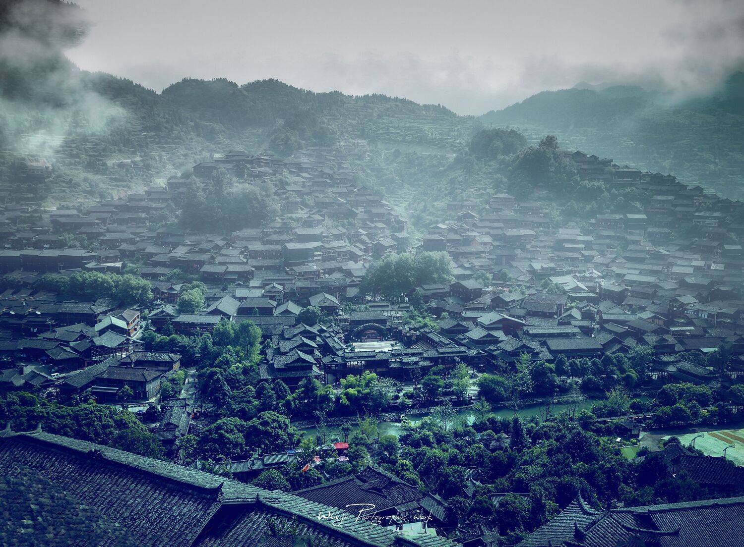 千户苗寨, 吴 微雨墨烟鸿