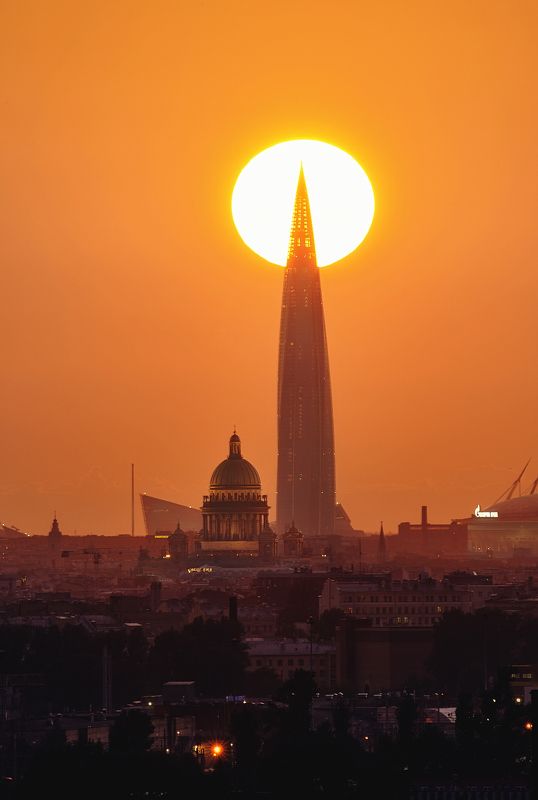 Закат на контрасте эпох фото превью