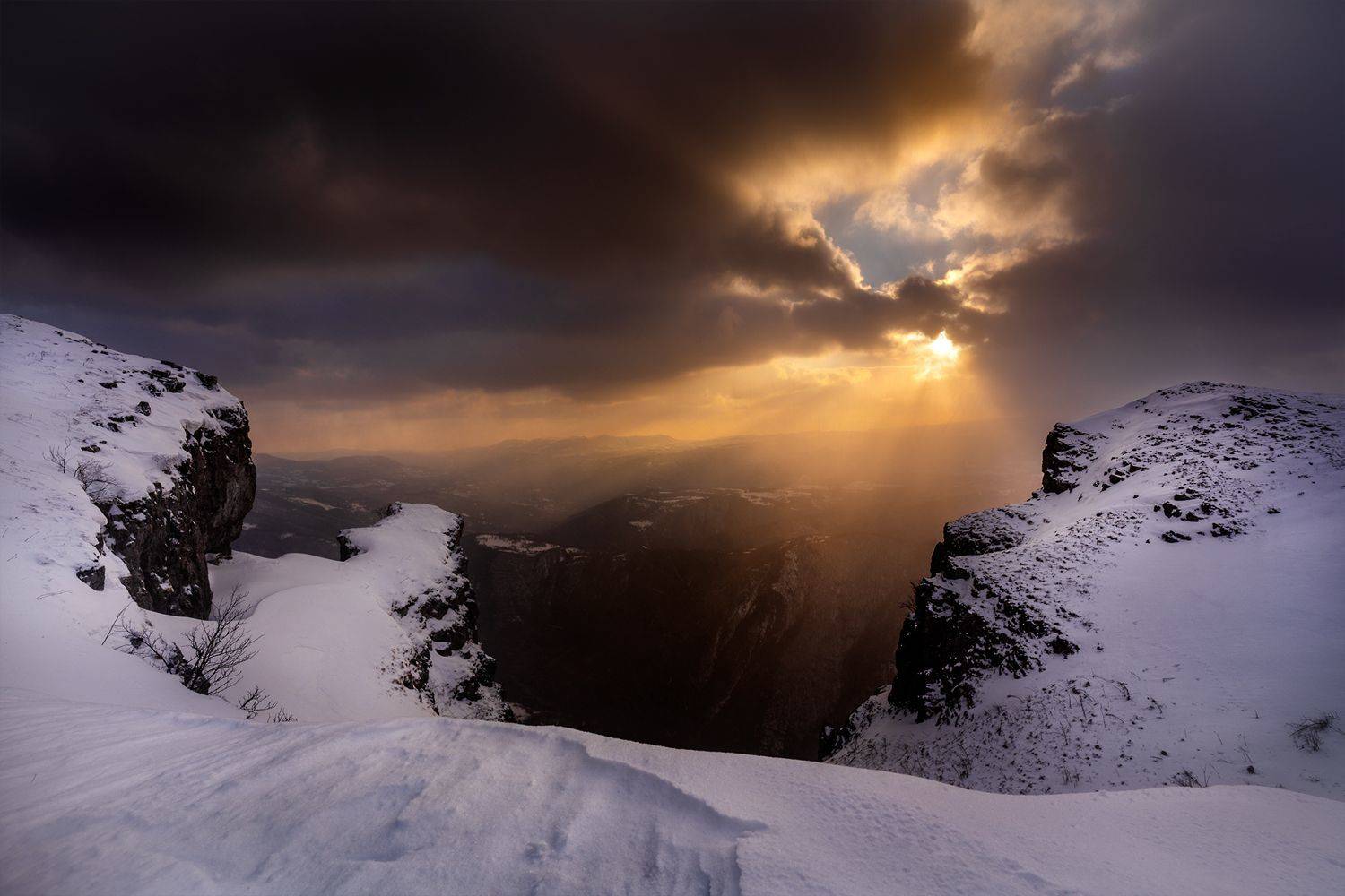 landscape nature scenery peak lake sunset evening snow ice sun sunrays mountain bulgaria пейзаж закат горы, Александър Александров