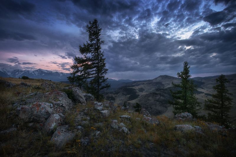 алтай, озеро, горы, лес, природа, закат, рассвет, красота, приключения, путешествие Ускользающий луч коснулся вершин фото превью