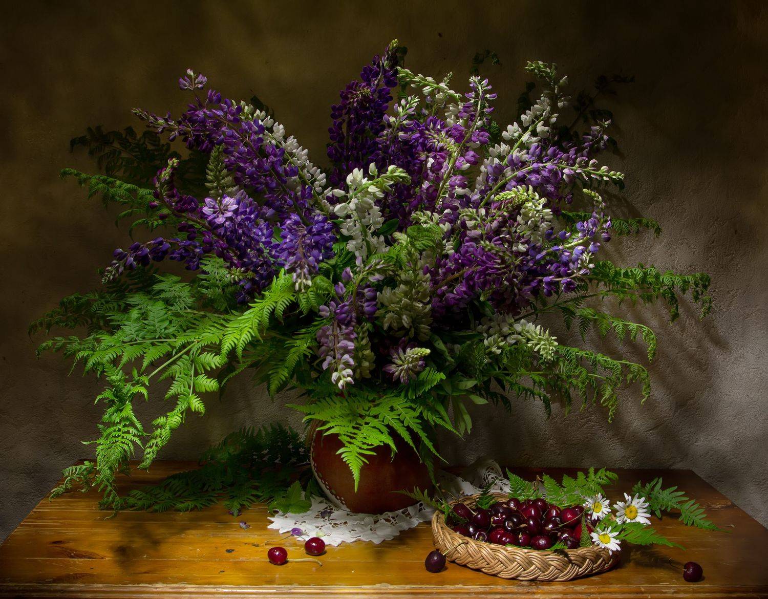натюрморт, люпины, клубника, папоротник, Феденкова Татьяна