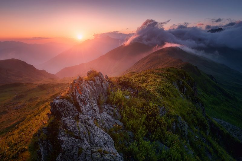 закат, горы, солнце кавказ, пейзаж На гребне Бзерпинского дракона фото превью