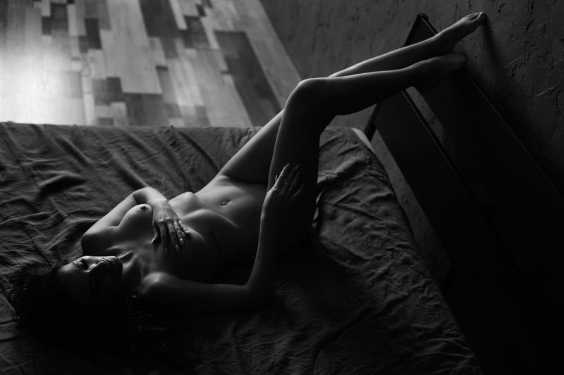 ню, будуар, девушка, портрет, черно-белое, грудь, талия, линии, nude, model, sexy, photo, nature, art nude, nu, b&w без названия фото превью