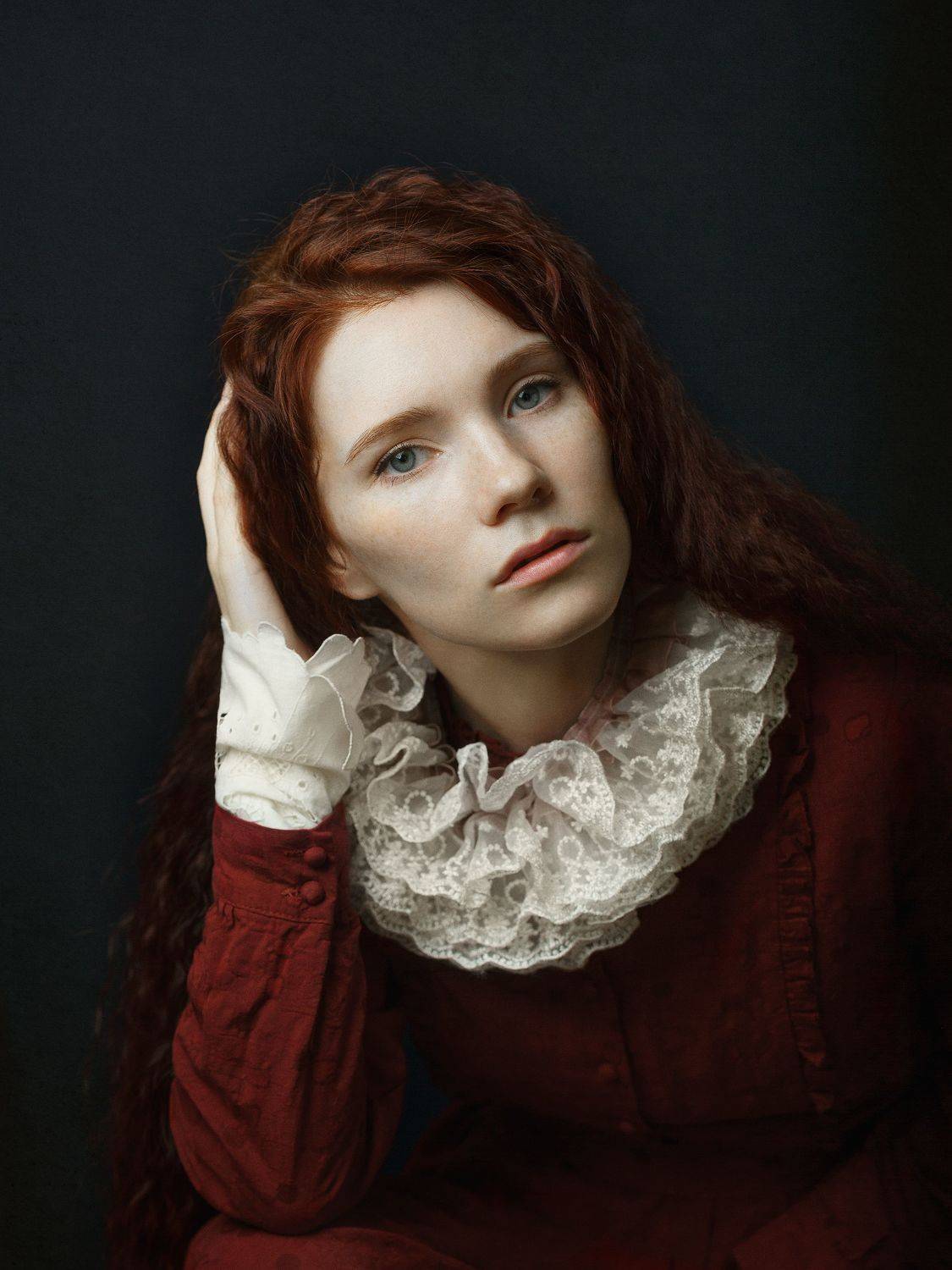 Рыжая, девушка, конопатая, задумчивый взгляд, студия, Оксана Ведмеденко