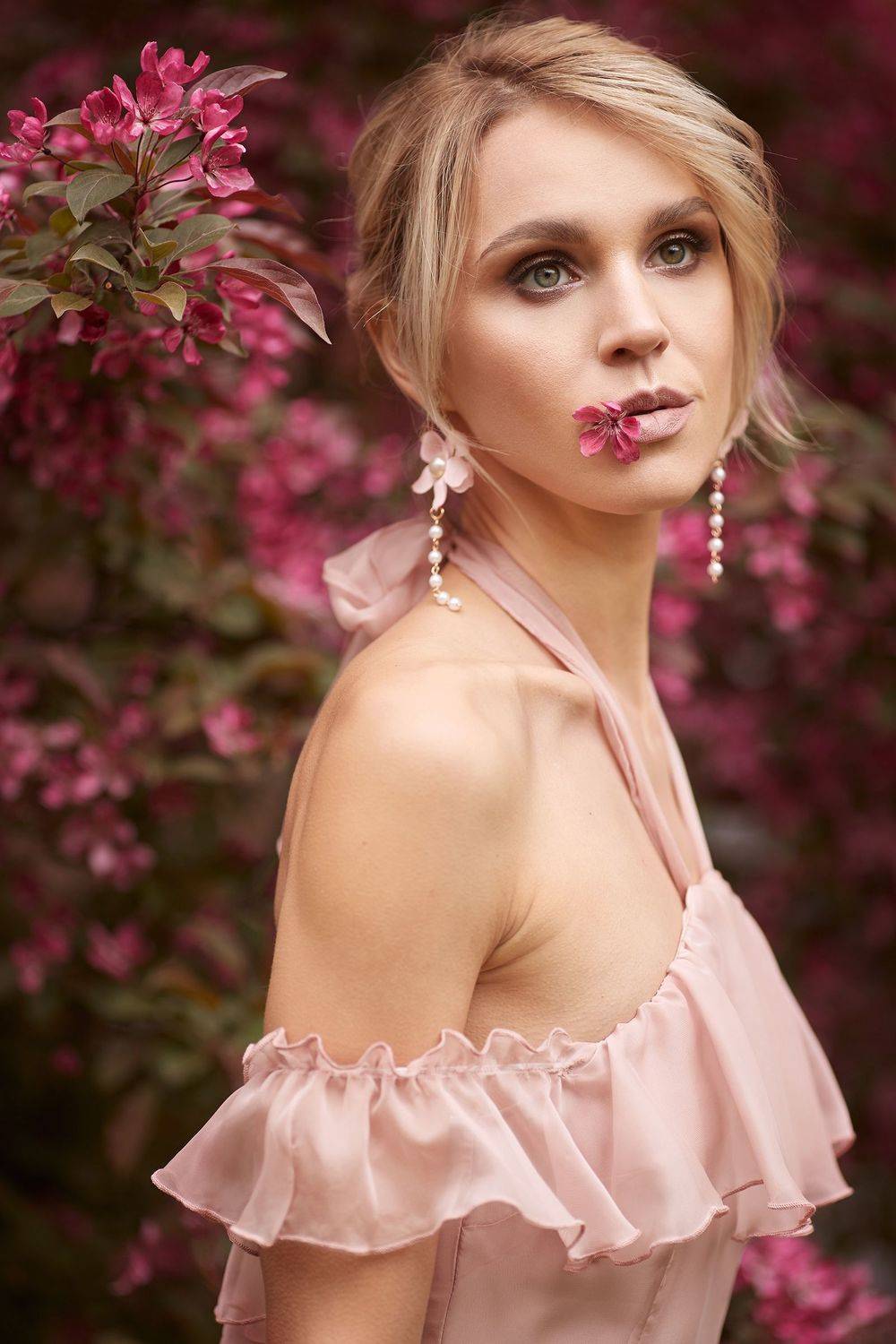 весна, цветы, девушка, модель, деревья, взгляд, глаза, Кохно Анастасия