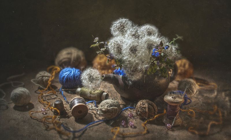 клубки,катушки,нитки,чайник,одуванчики Проделки домового фото превью