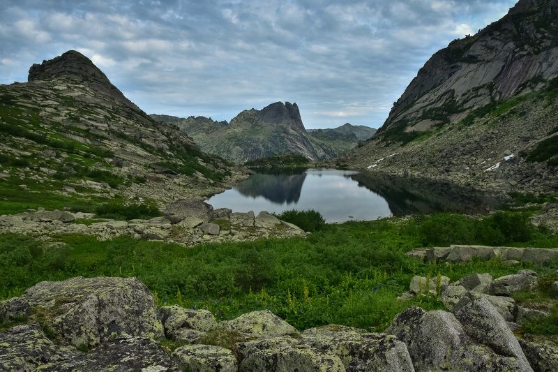 Озеро Горных духов в Ергаках фото превью