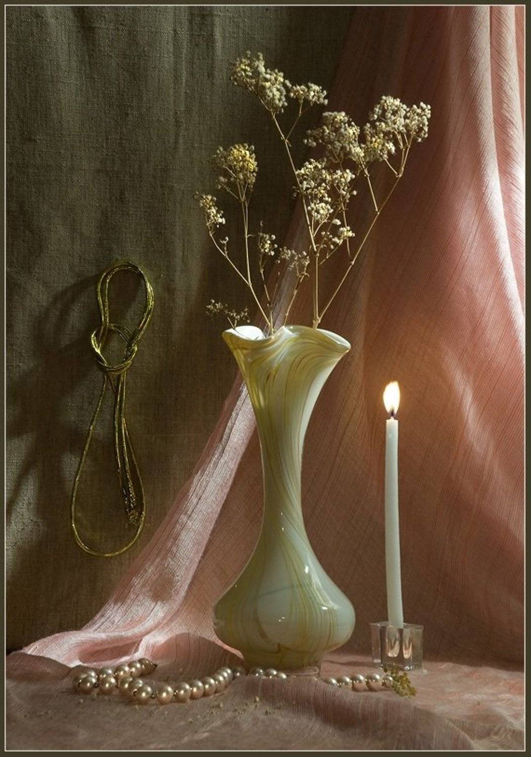 ваза,бусы,шнурок, Ольга Новикова