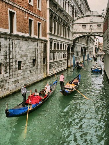 Под мостом вздохов