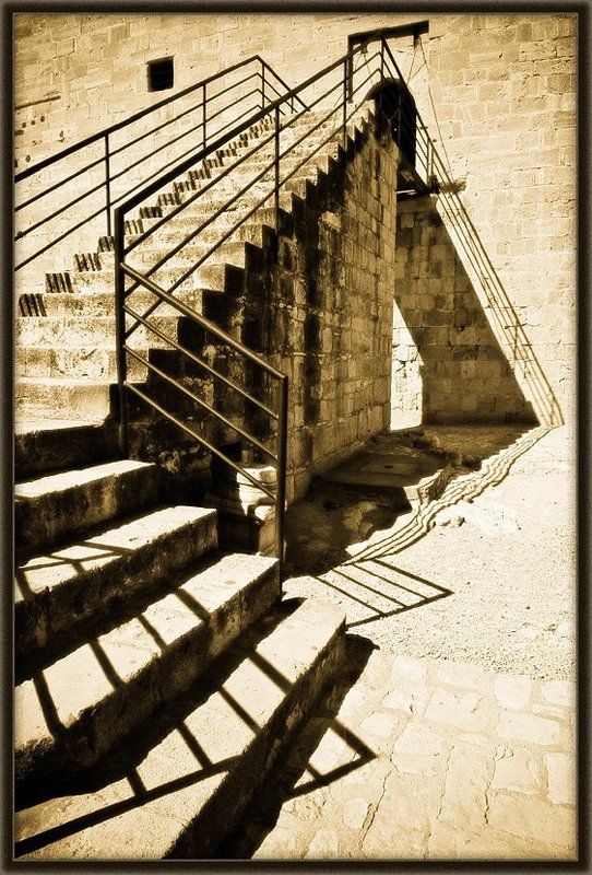 кипр,путешествия,колосси,замок,графика,тень Графика теней фото превью