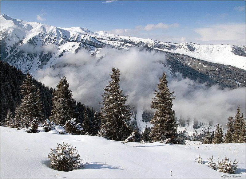 горы, тянь-шань, каракол, облака Облака Тянь-Шанских гор фото превью