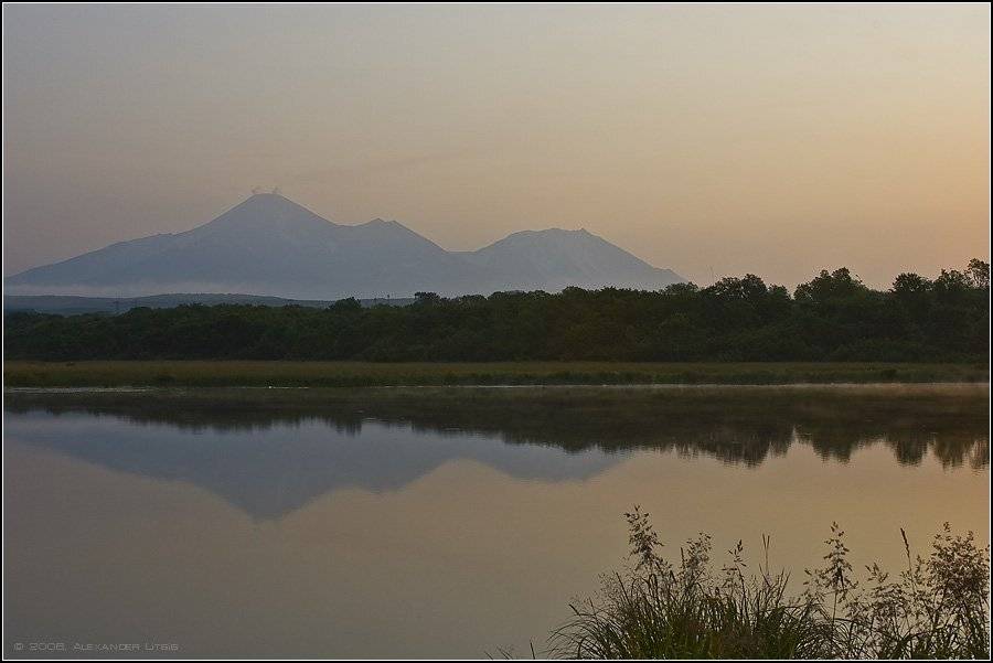 утро,рассвет,озеро,вулкан,камчатка, Александр Лицис
