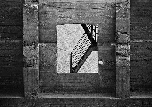 Стена шлюза.